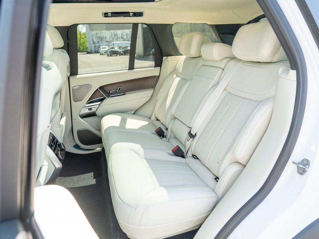 2025 Land Rover Range Rover Autobiography photo 21