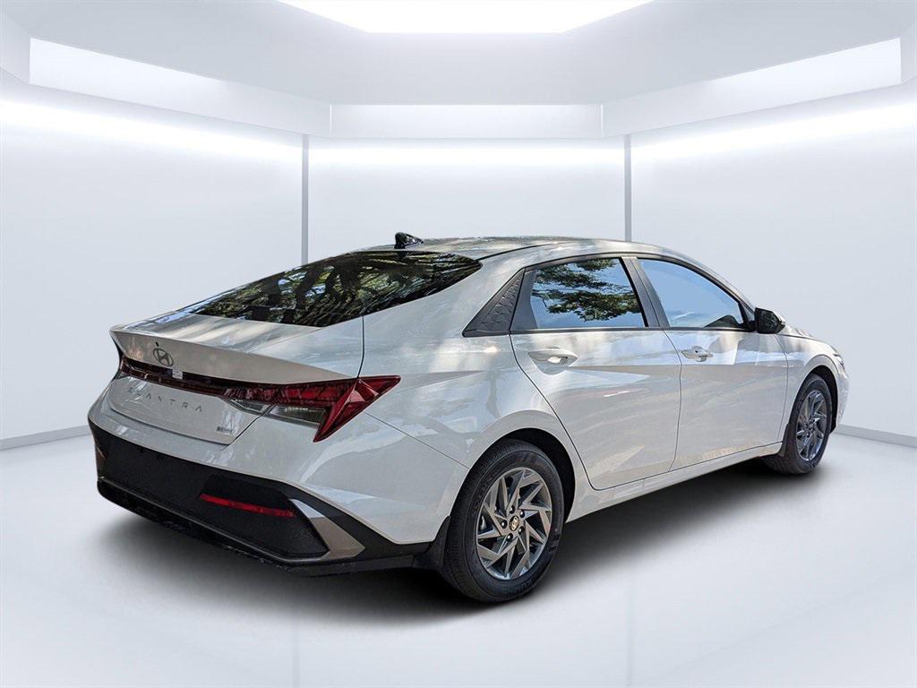 2025 Hyundai Elantra Hybrid Blue photo 3