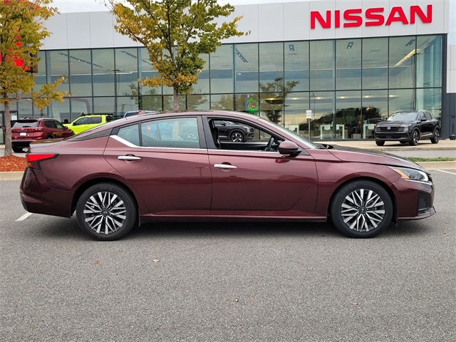 2023 Nissan Altima 2.5 SV photo 2