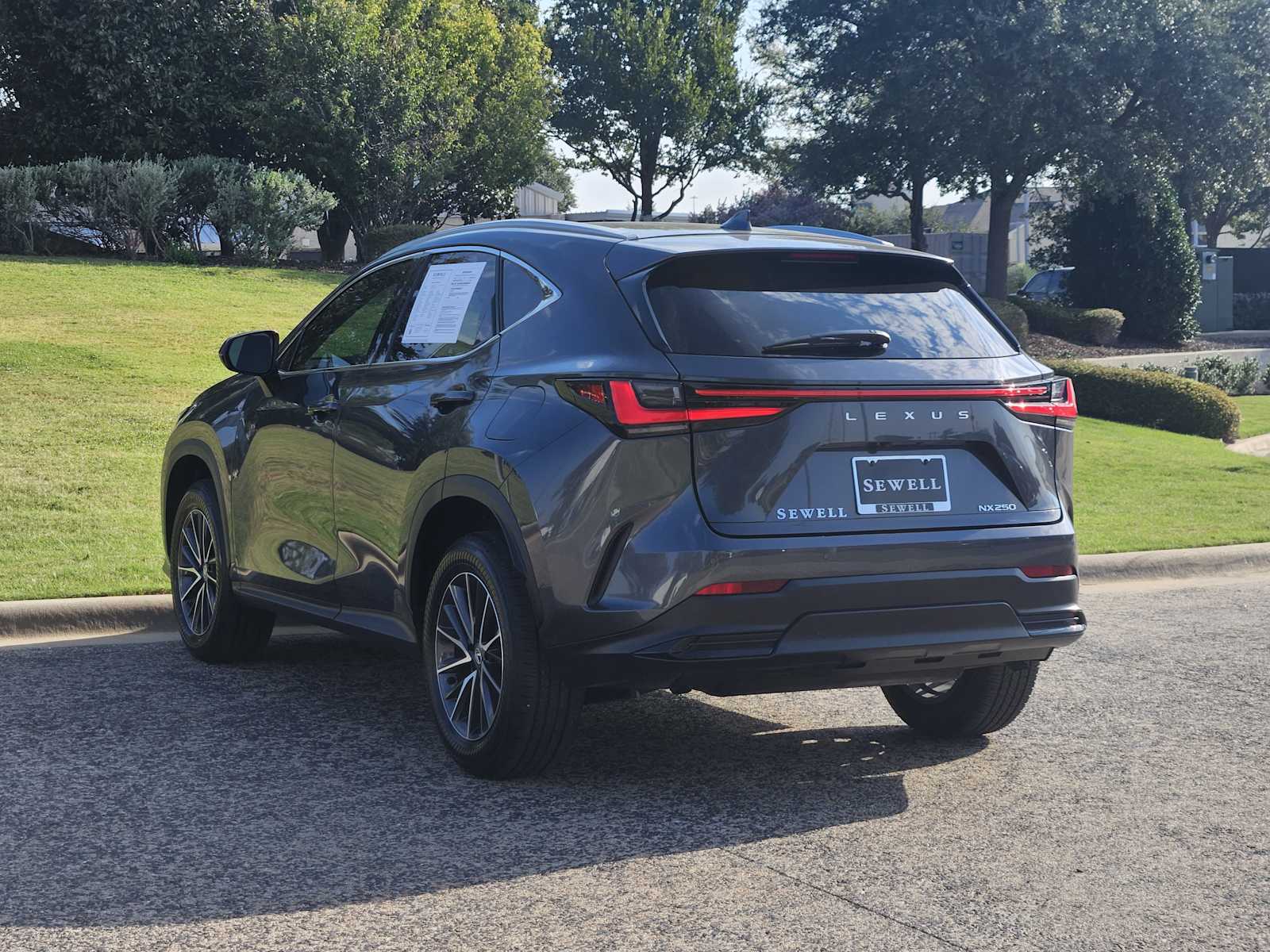 2025 Lexus NX 250 Premium photo 3