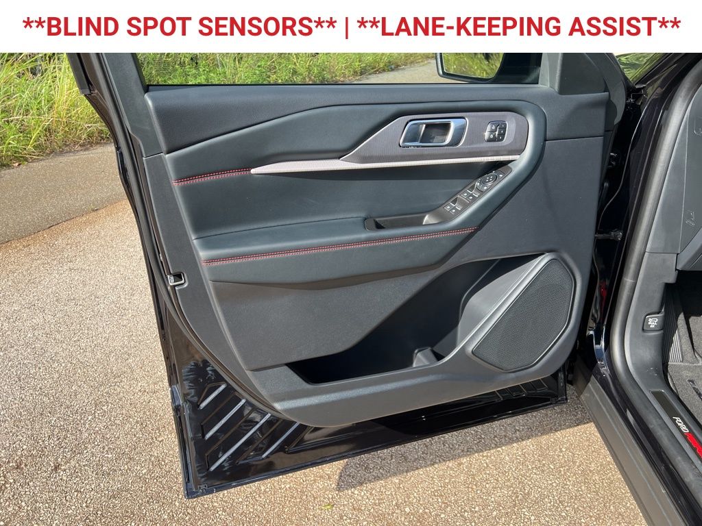 2025 Ford Explorer ST photo 4