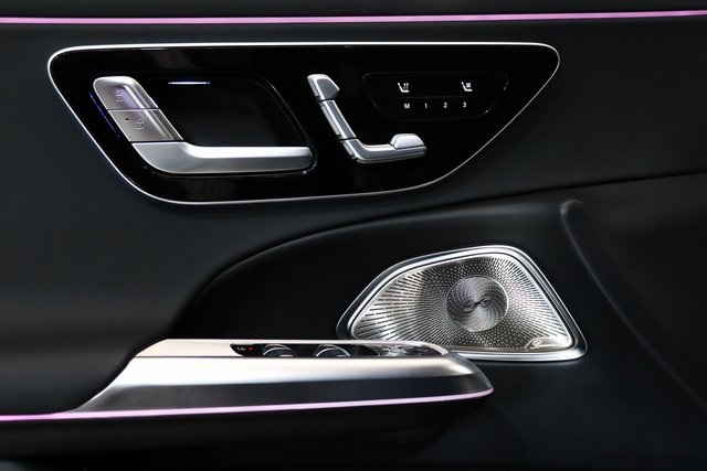 2025 Mercedes Benz E 350 4MATIC photo 3