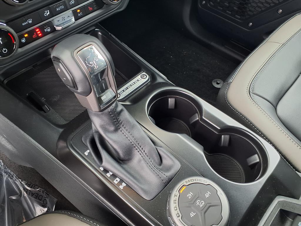 2025 Ford Bronco Outer Banks photo 14