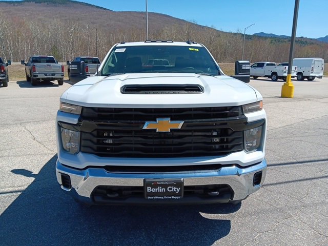 2025 Chevrolet Silverado 2500HD photo 2