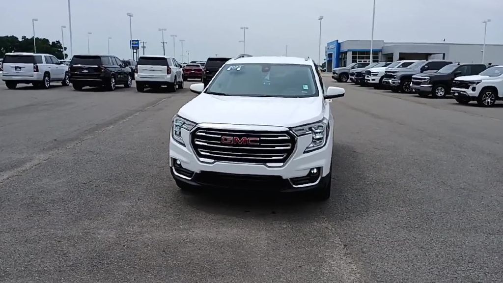 2024 Gmc Terrain SLT photo 3