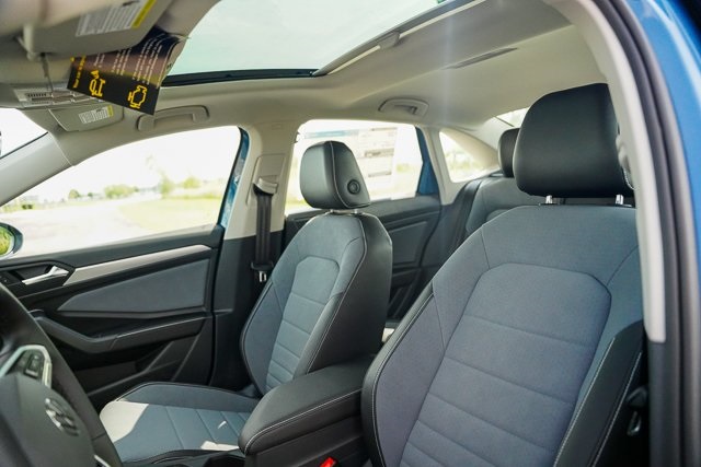 2025 Volkswagen Jetta 1.5T SE photo 9
