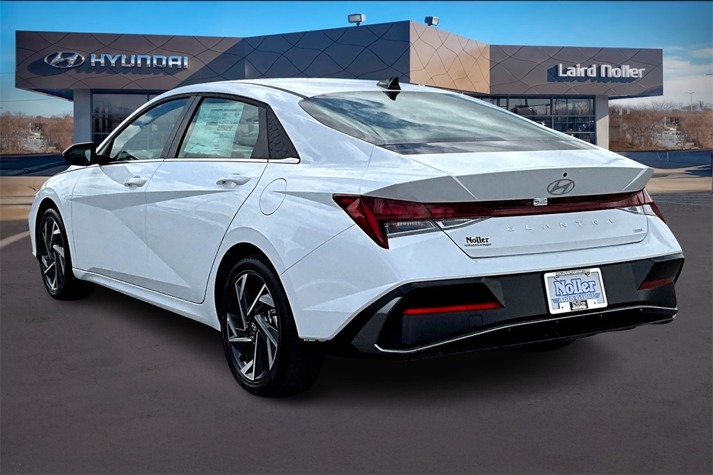 2025 Hyundai Elantra Hybrid Limited photo 3