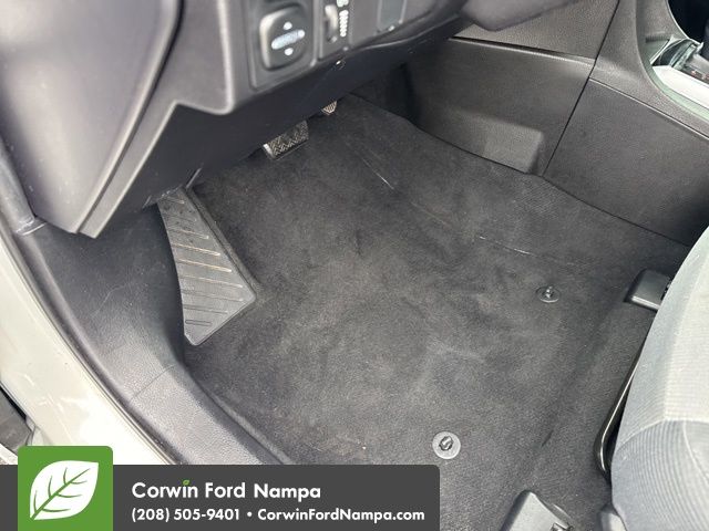 2018 Toyota Corolla L photo 28
