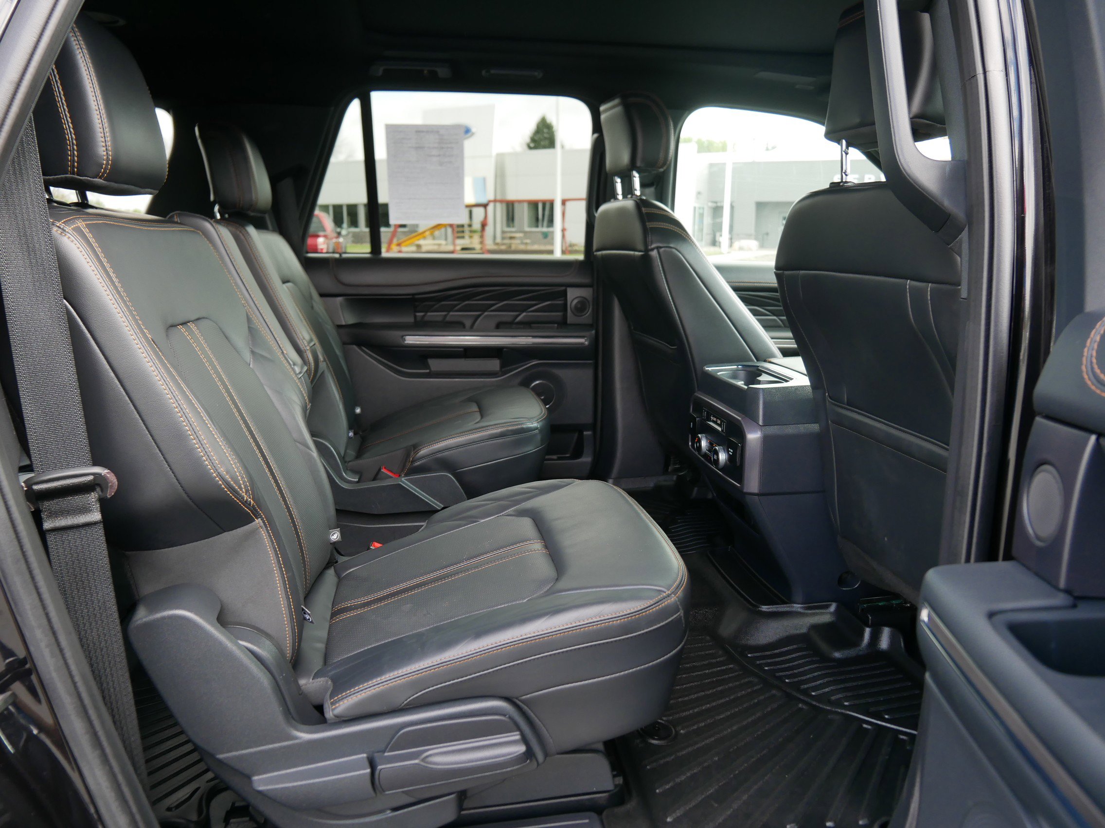 2024 Ford Expedition MAX Platinum photo 14