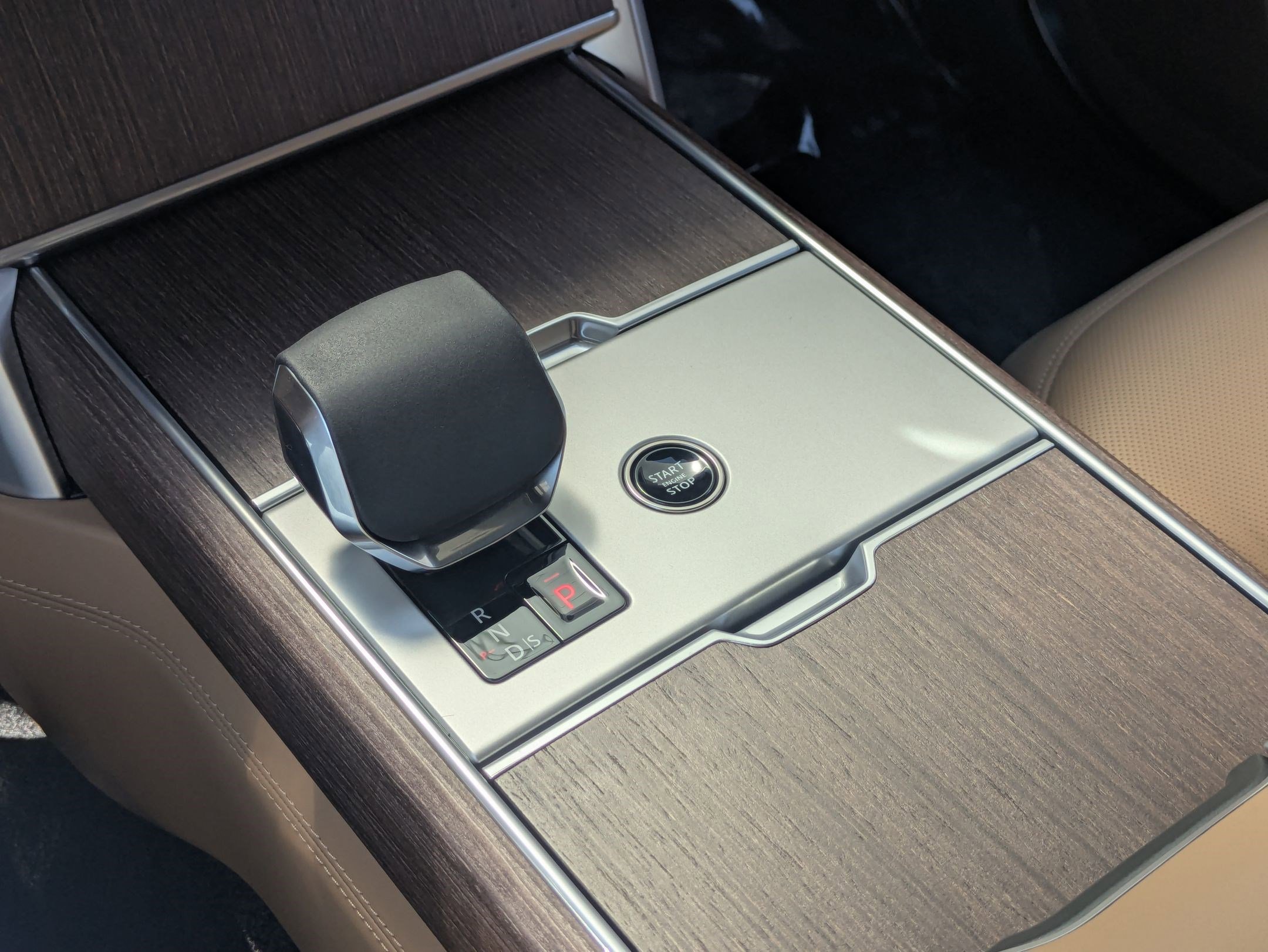 2025 Land Rover Range Rover SE photo 13