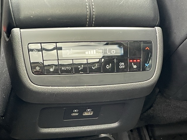 2022 Nissan Pathfinder SL photo 14