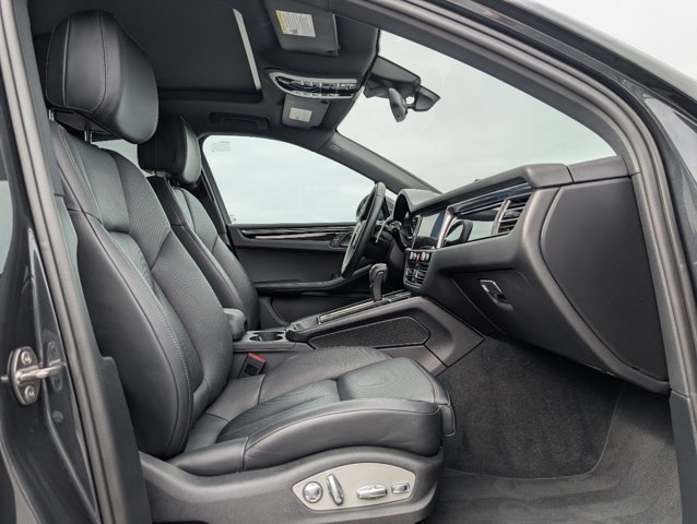 2024 Porsche Macan T photo 15