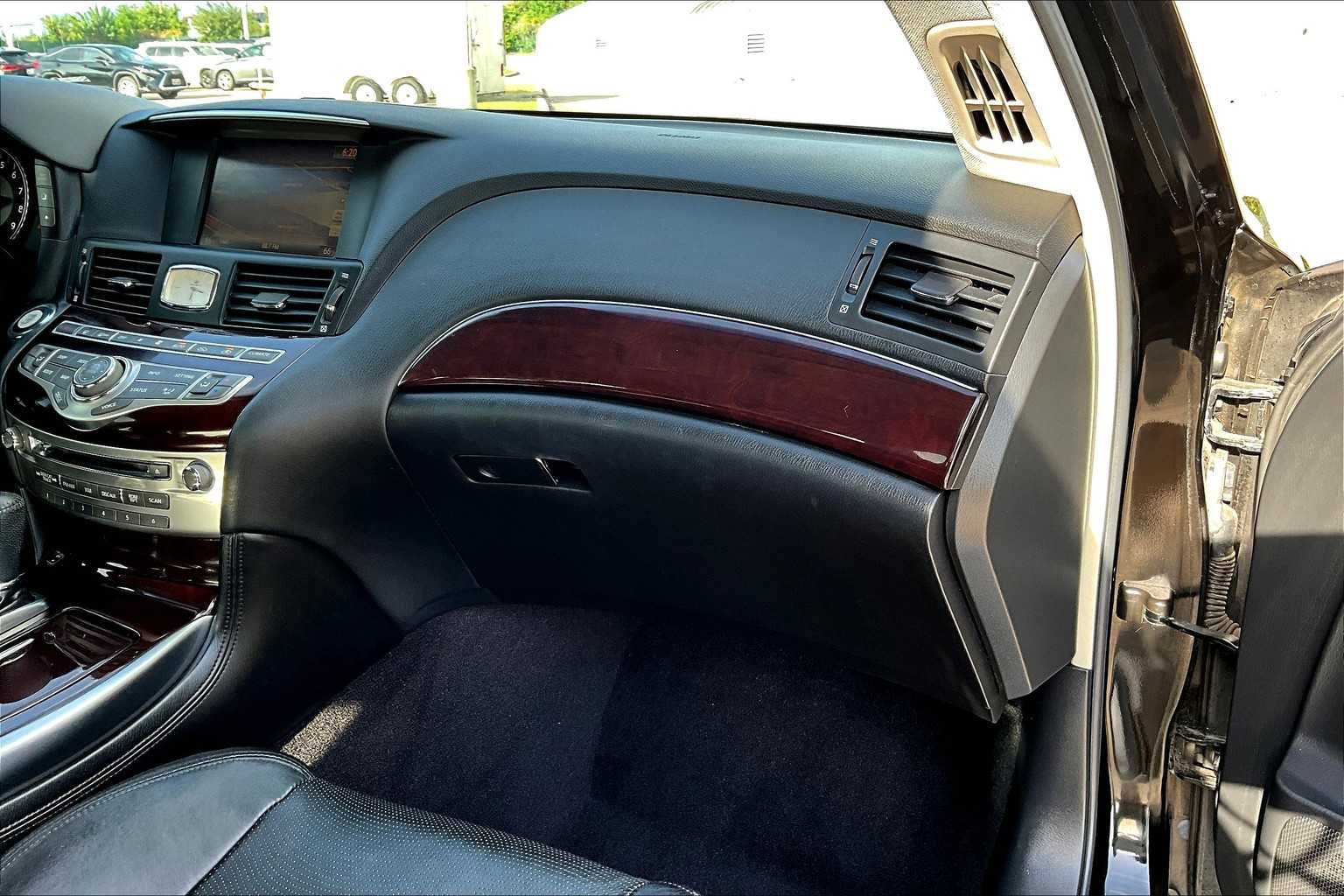 2011 Infiniti M37 photo 16