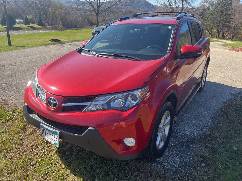 2013 Toyota RAV4 XLE photo 2