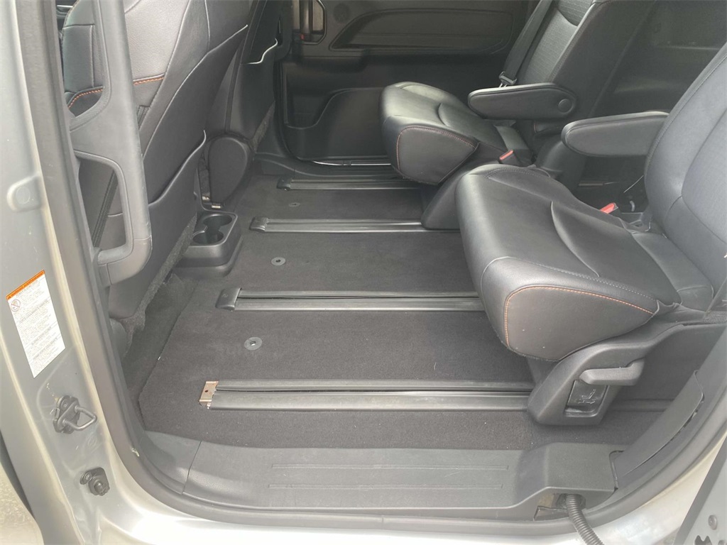 2023 Toyota Sienna XSE photo 9