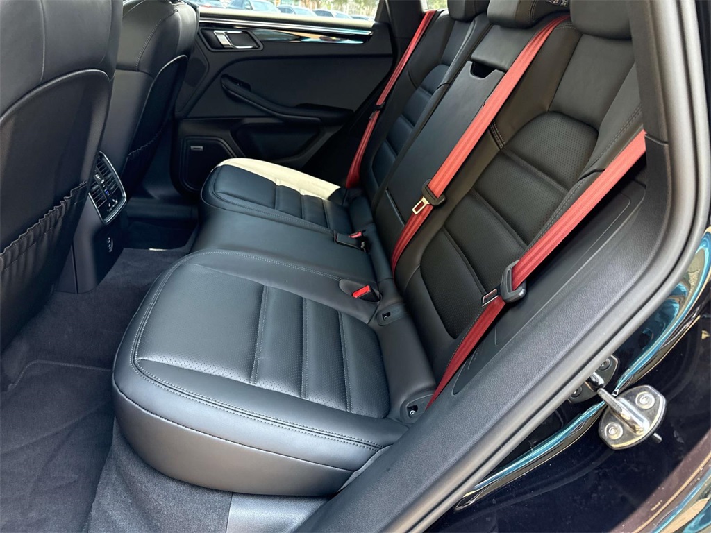 2025 Porsche Macan S photo 19