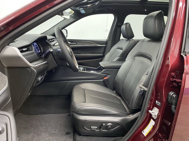 2025 Jeep Grand Cherokee Limited photo 4