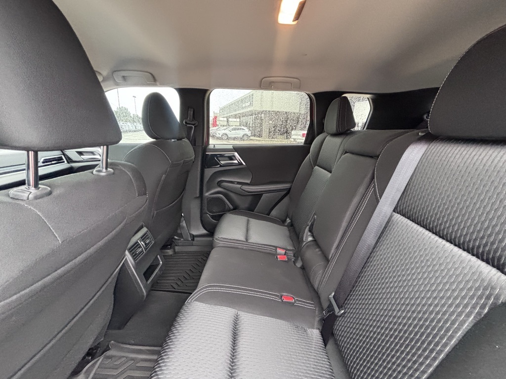 2024 Mitsubishi Outlander ES photo 14