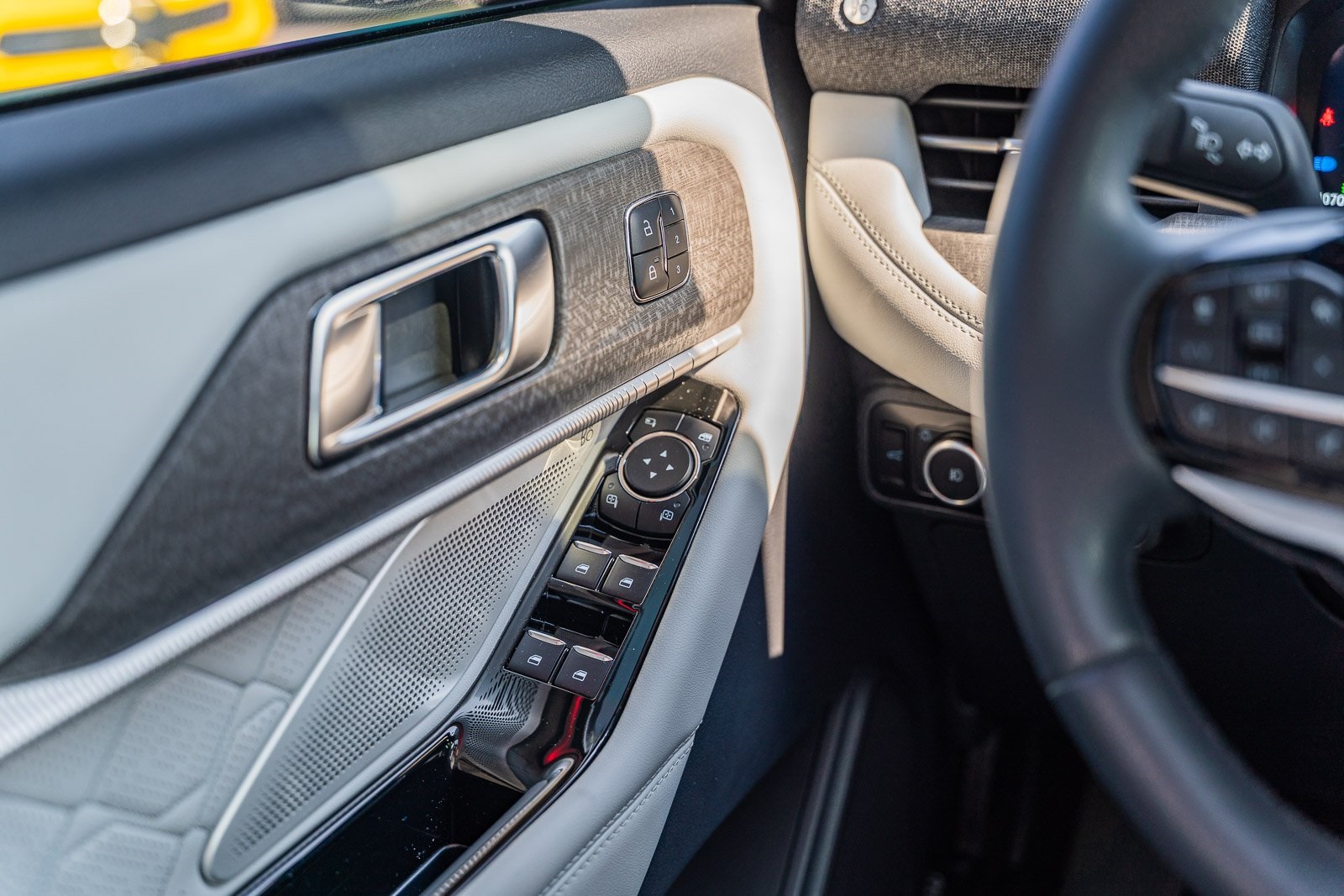 2025 Ford Explorer Platinum photo 25