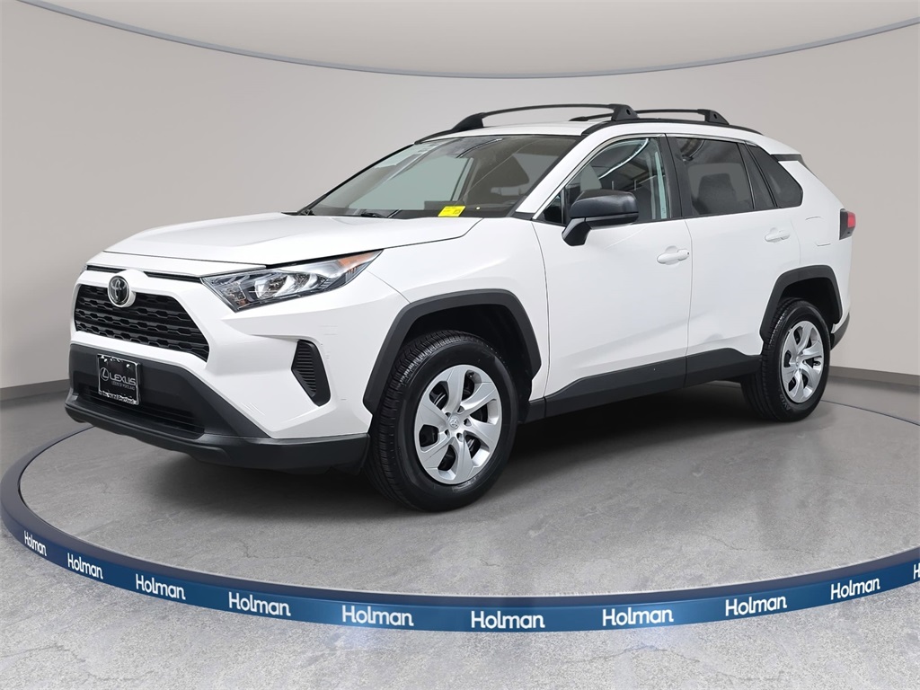2019 Toyota RAV4 LE's photo