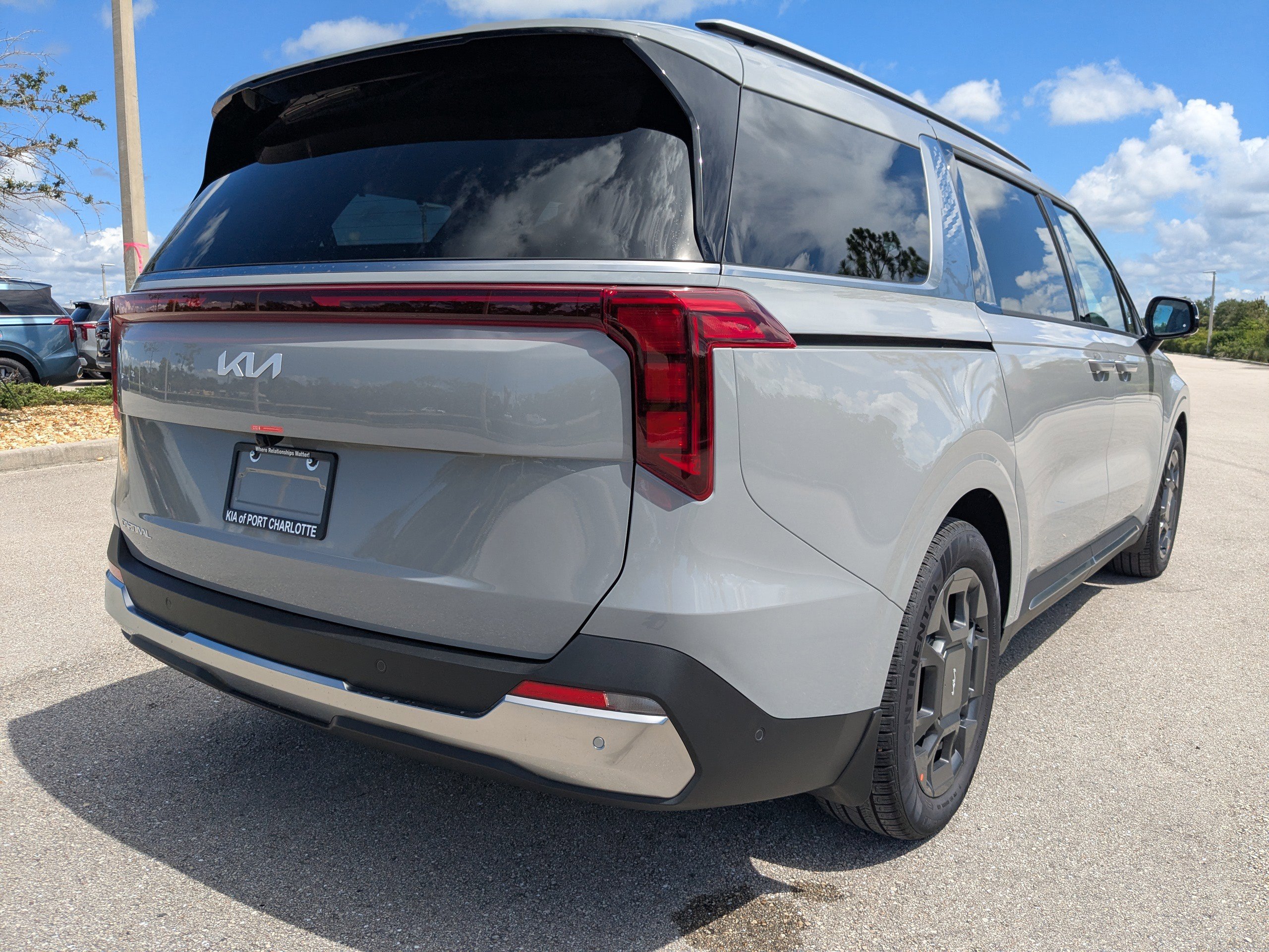 2026 Kia Carnival SX photo 3