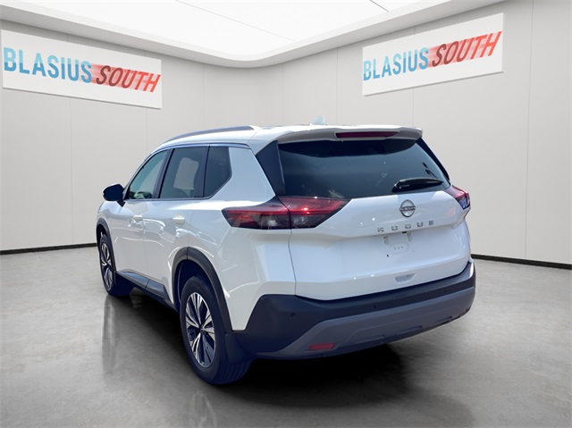 2022 Nissan Rogue SV photo 4