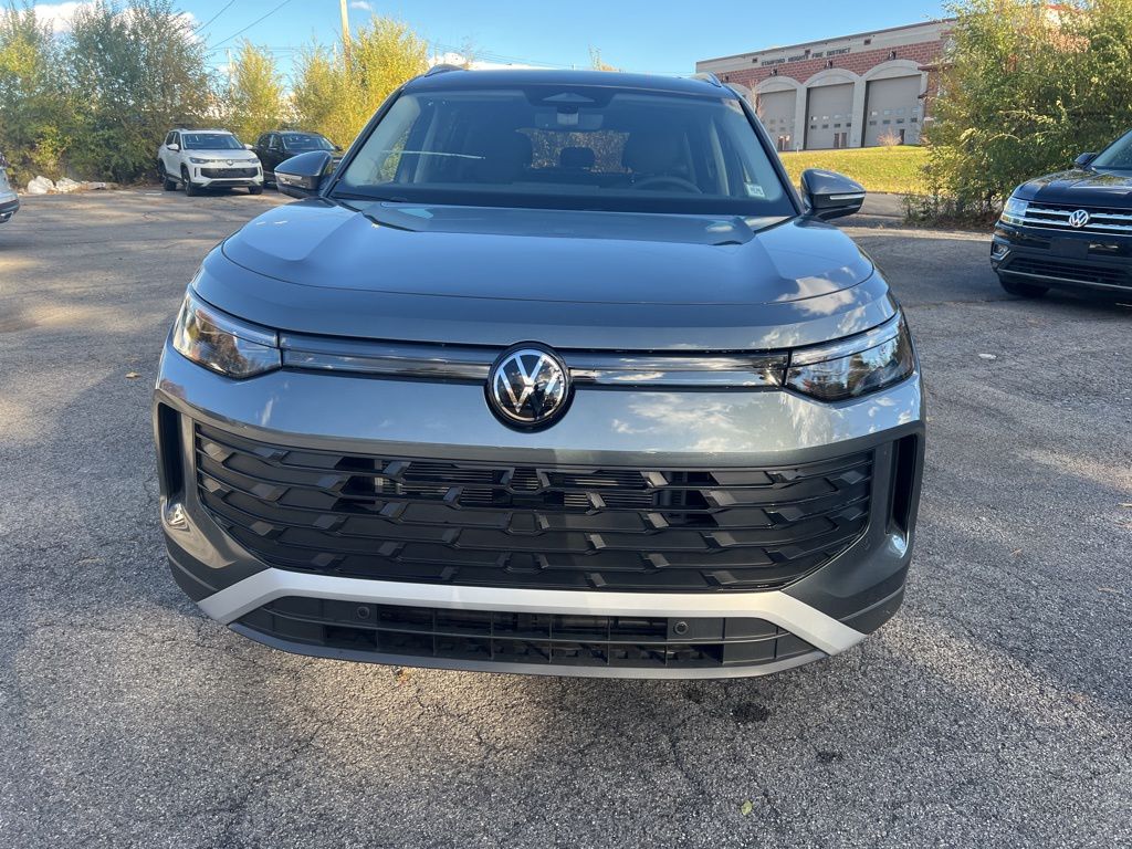 2026 Volkswagen Tiguan SE photo 2