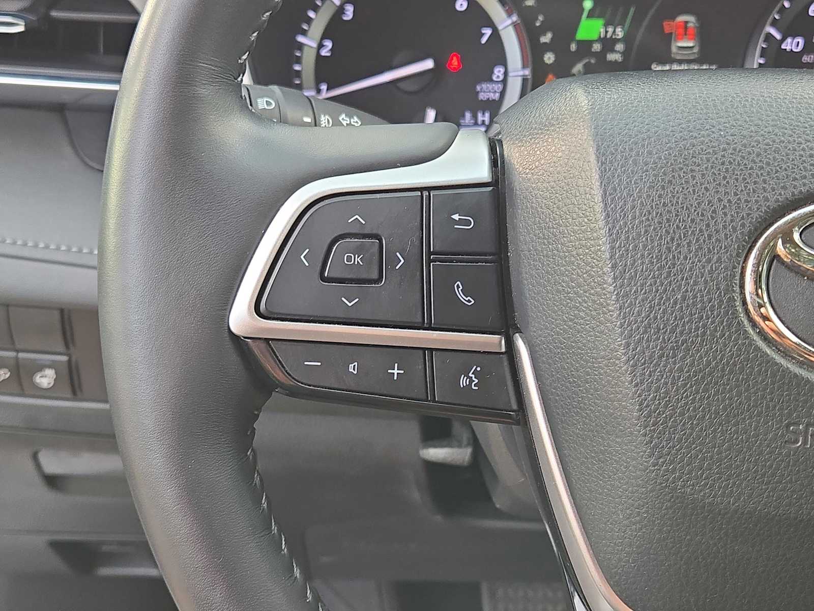 2022 Toyota Highlander Limited photo 26