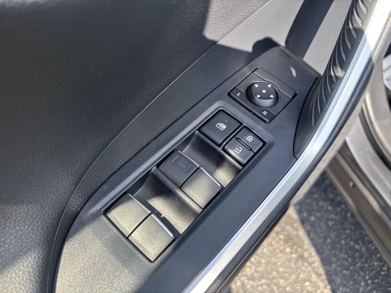 2023 Toyota RAV4 Hybrid XSE photo 12