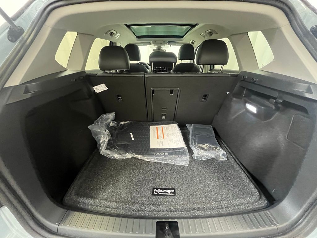 2025 Volkswagen Taos SE photo 22