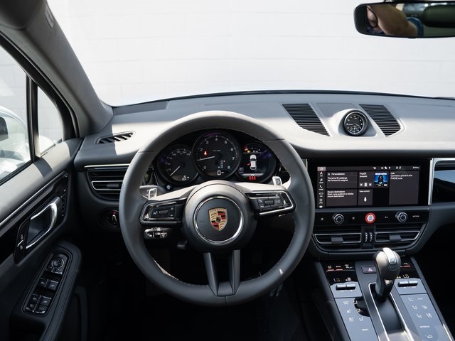 2026 Porsche Macan T photo 22