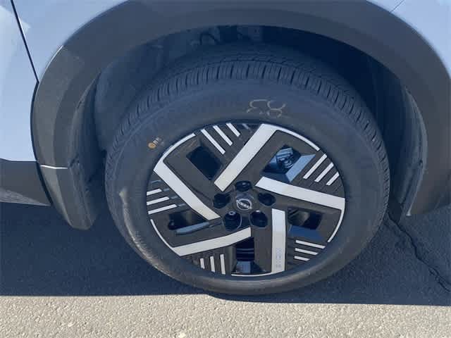 2025 Nissan Kicks SV photo 9