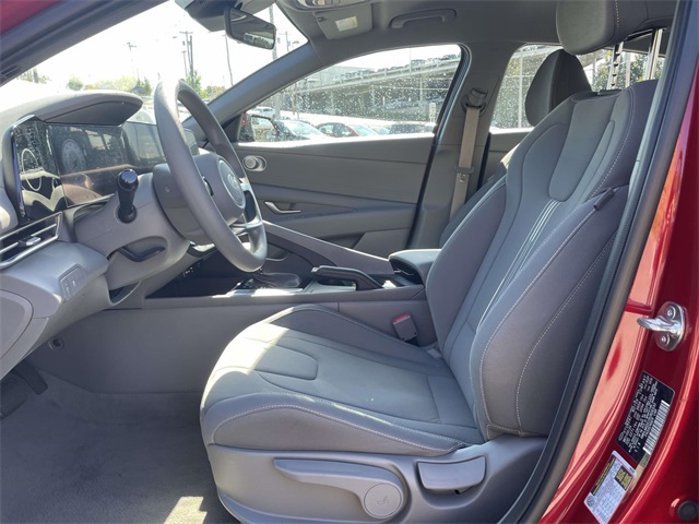 2024 Hyundai Elantra SEL photo 11