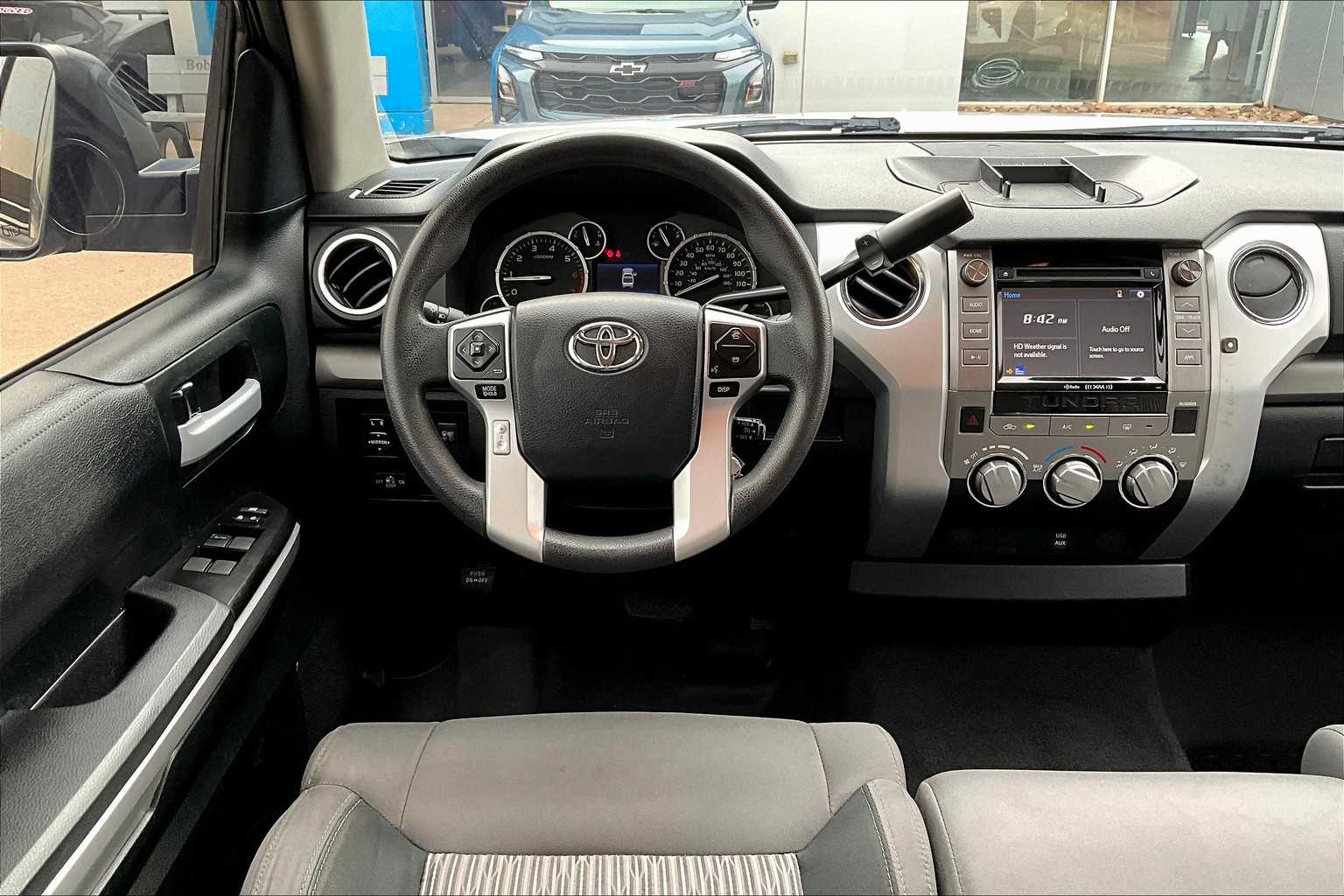 2017 Toyota Tundra SR5 photo 5