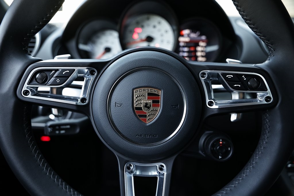 2025 Porsche Cayman photo 33