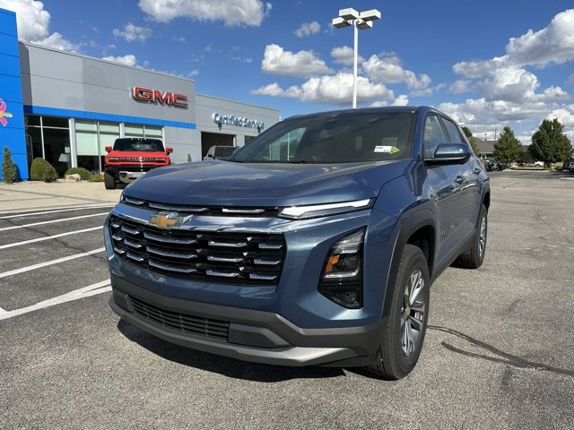 2026 Chevrolet Equinox LT photo 2