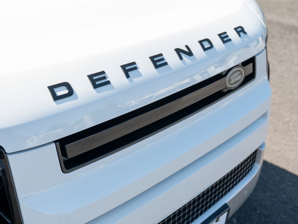 2024 Land Rover Defender 110 S photo 15