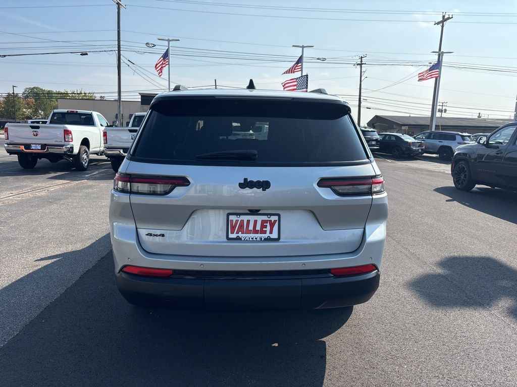 2024 Jeep Grand Cherokee Altitude photo 4