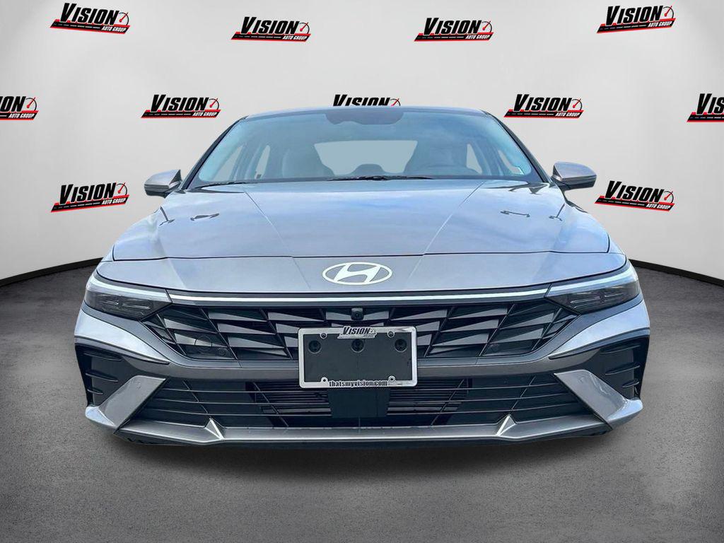 2024 Hyundai Elantra Limited photo 2