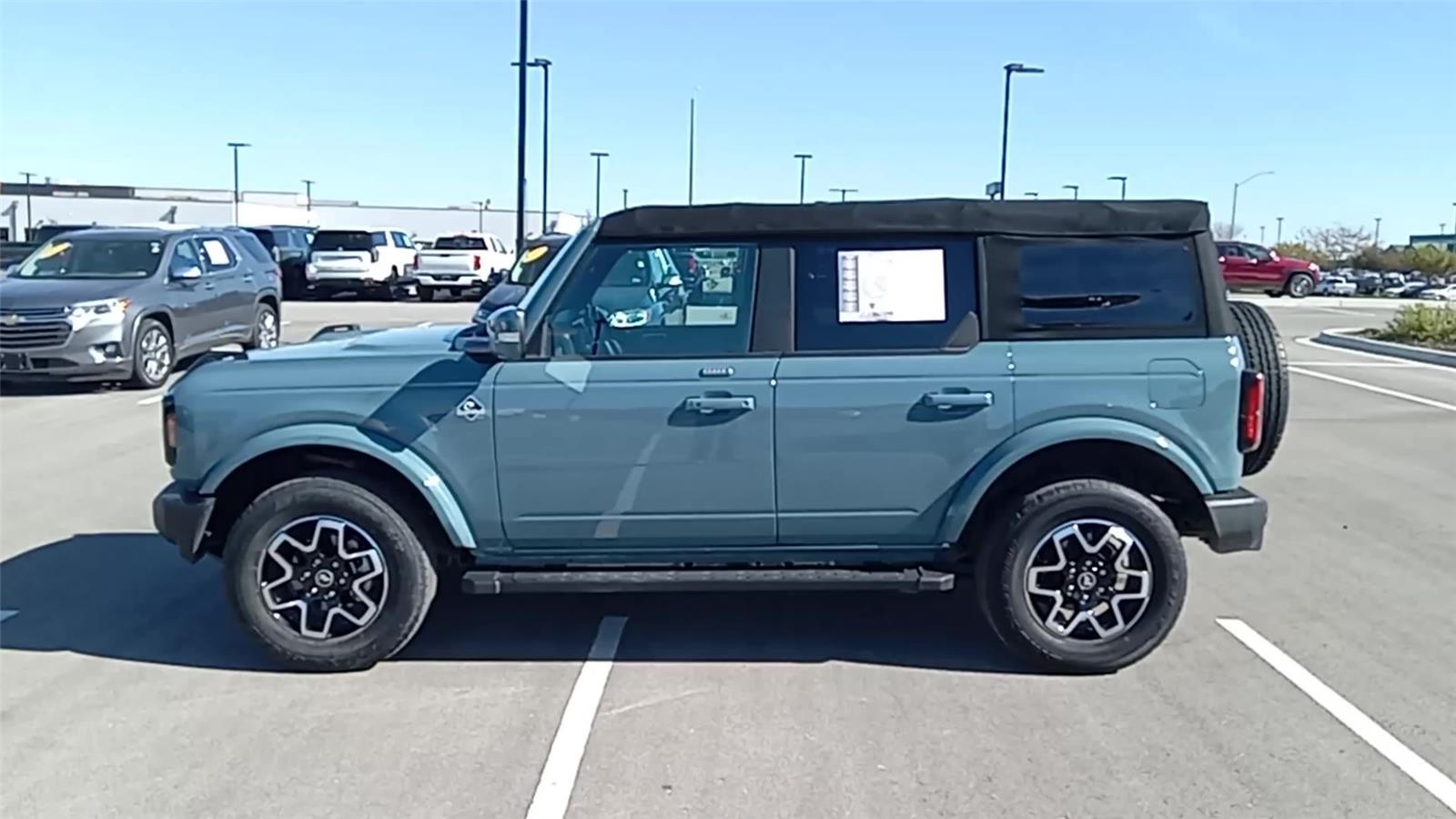 2022 Ford Bronco Outer Banks photo 4