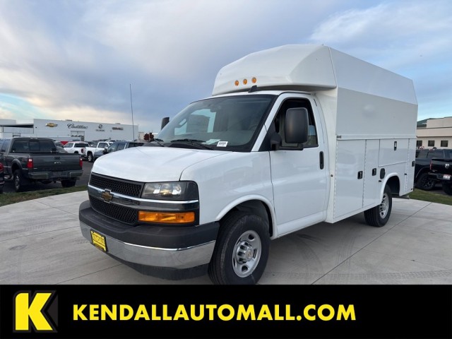 2025 Chevrolet Express Cutaway Base's photo
