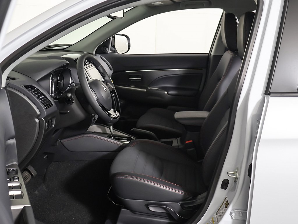2025 Mitsubishi Outlander Sport ES SE LE photo 19