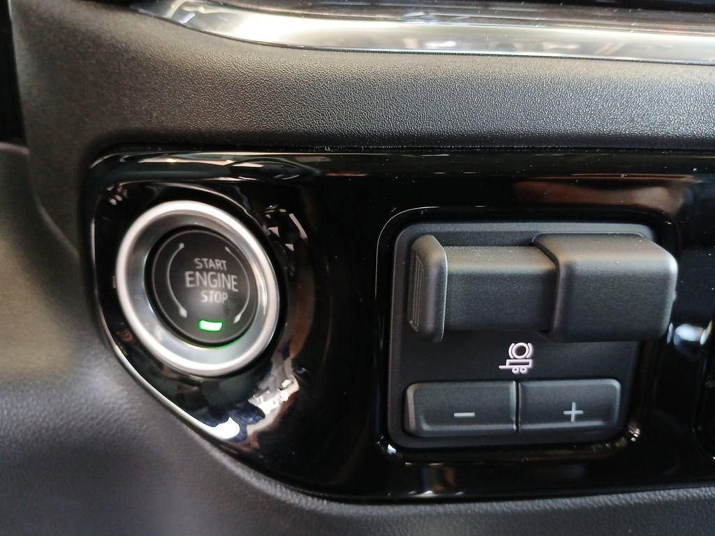2025 Chevrolet Silverado 1500 LTZ photo 17