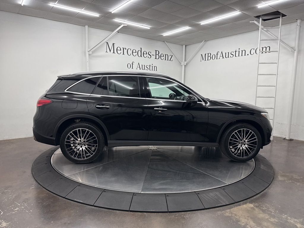 2026 Mercedes Benz GLC 300 photo 6