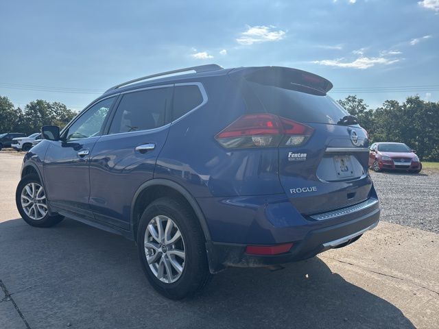 2017 Nissan Rogue SV photo 4