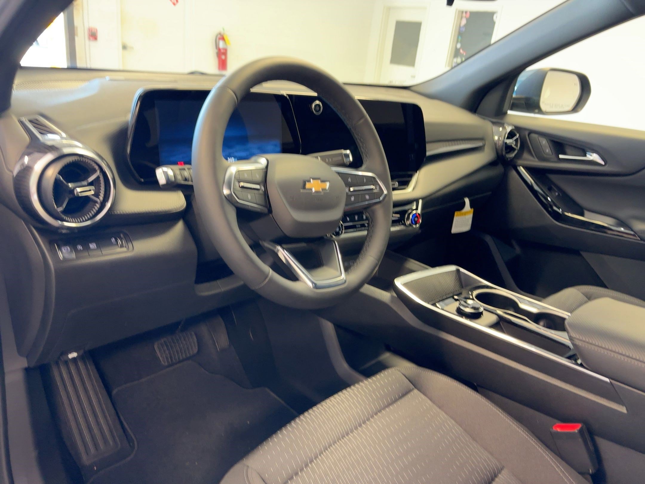 2026 Chevrolet Equinox LT photo 3