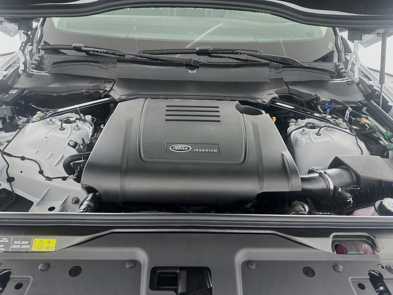 2024 Land Rover Discovery S photo 29