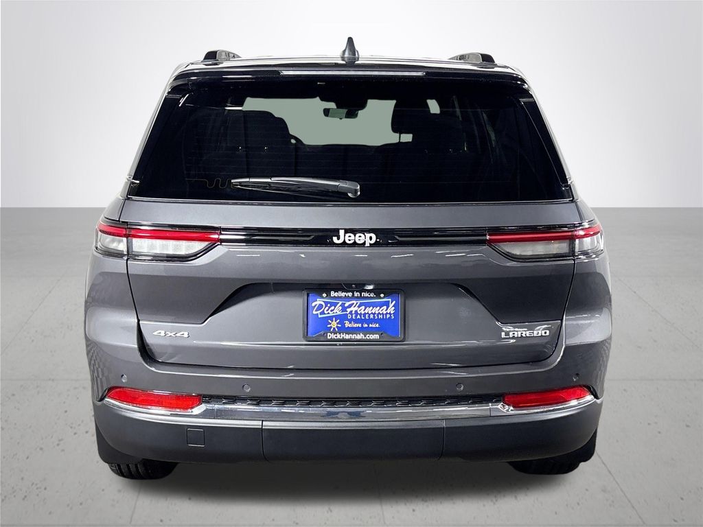 2025 Jeep Grand Cherokee Laredo photo 3