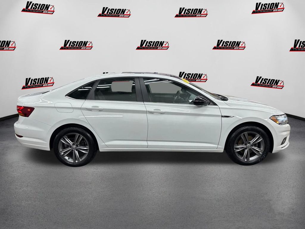 2019 Volkswagen Jetta R-Line photo 4