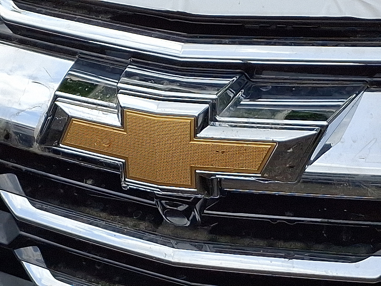 2026 Chevrolet Equinox LT photo 2